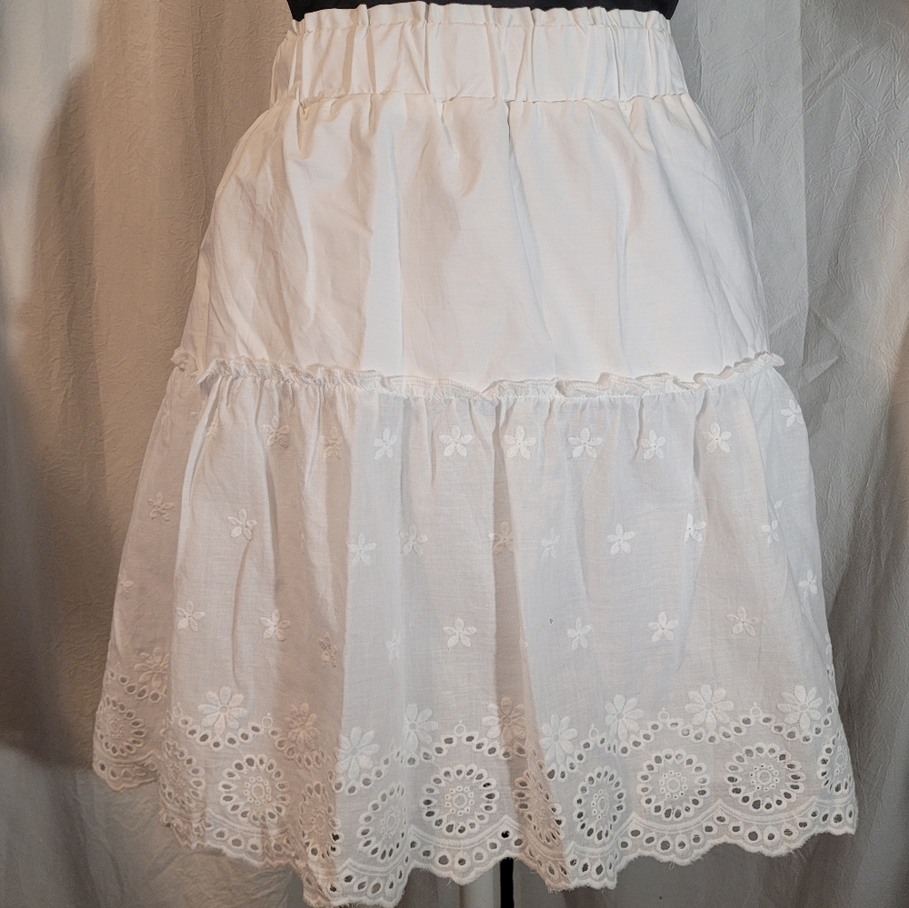 NWT Tiered Embroidered Skirt, Lined, Size 2X White